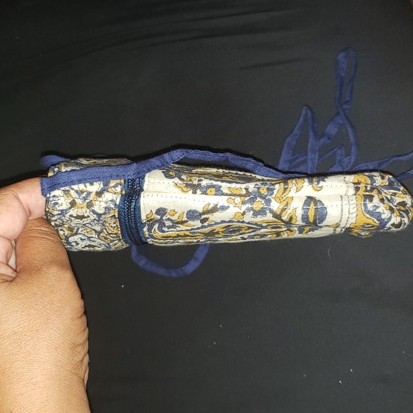 NWOT- Crossbody Cotton Purse/ Cell Phone Bag. 2 Zippers. Stadium Size. - Picture 3 of 6